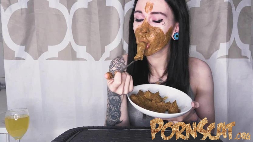 Real Scat Breakfast with DirtyBetty  [FullHD / 2019]