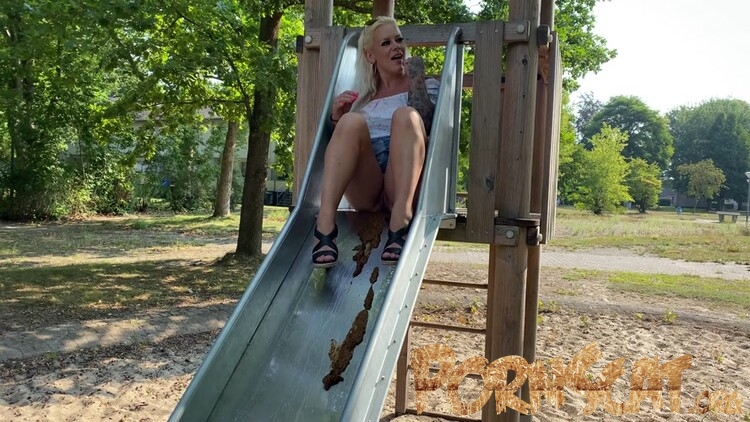 Perverse shit slide - only me dirty slide with Devil Sophie [UltraHD/4K / 2022]