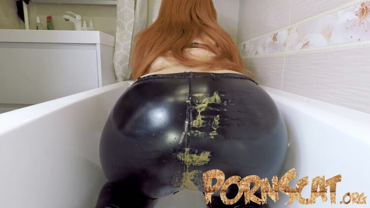 Farts & Shitting in Black Leggings with cleopatra [UltraHD/2K / 2022]